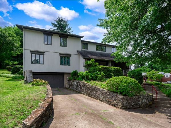 221 Sunset Dr., Pittsburgh, PA 15235