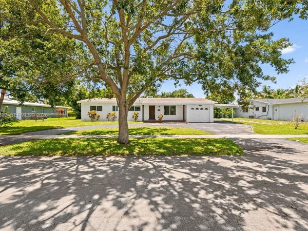 733 N Rainbow Dr , Hollywood, FL 33021