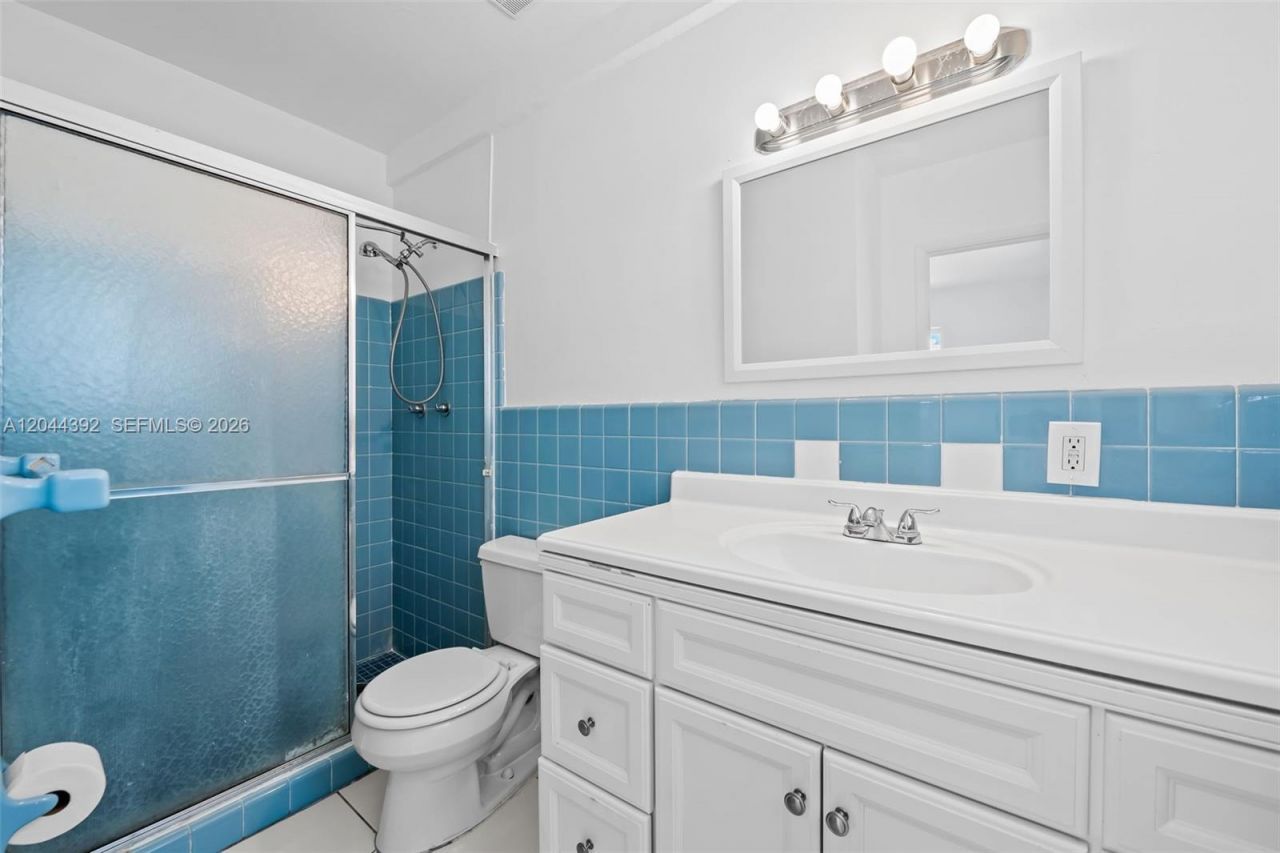 733 N Rainbow Dr , Hollywood, FL 33021 Photo