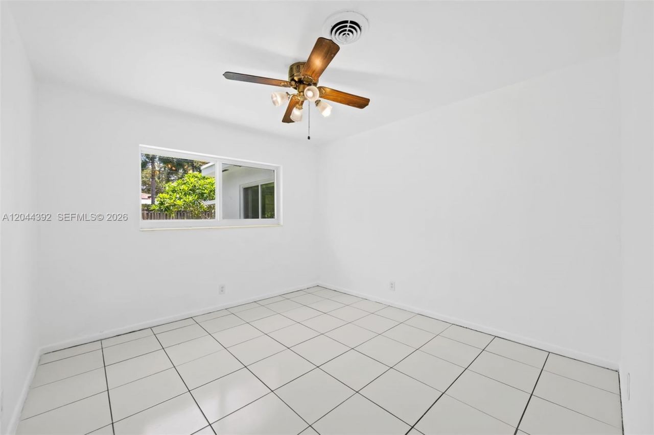 733 N Rainbow Dr , Hollywood, FL 33021 Photo