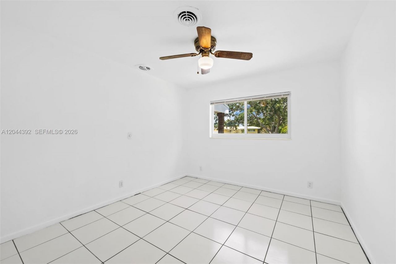 733 N Rainbow Dr , Hollywood, FL 33021 Photo