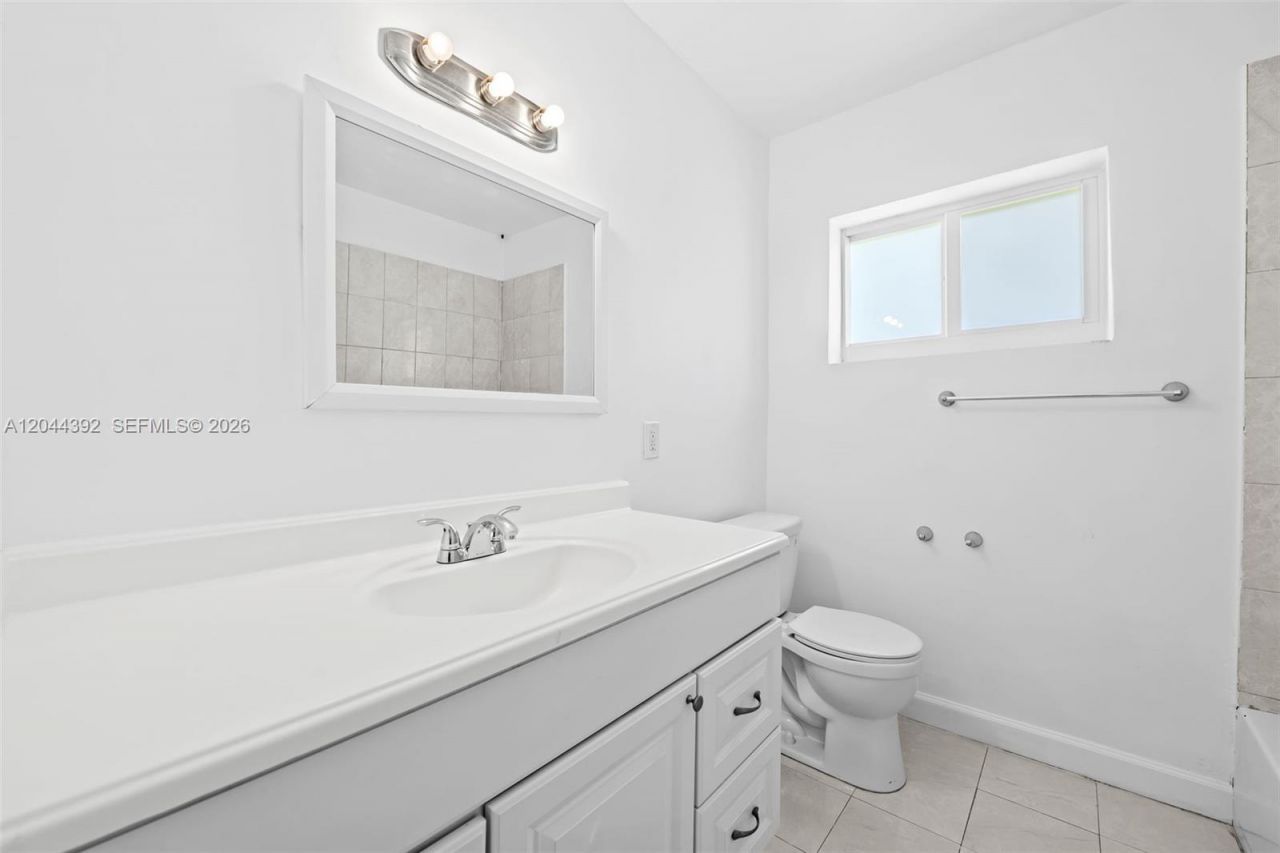 733 N Rainbow Dr , Hollywood, FL 33021 Photo