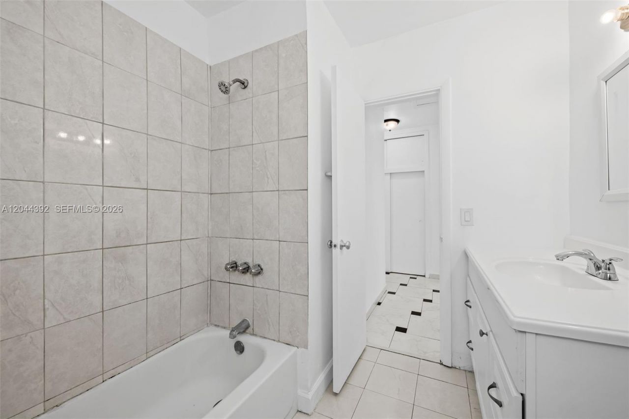 733 N Rainbow Dr , Hollywood, FL 33021 Photo