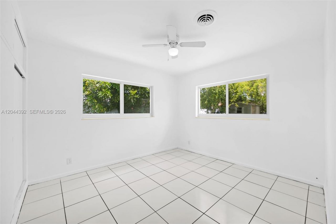 733 N Rainbow Dr , Hollywood, FL 33021 Photo