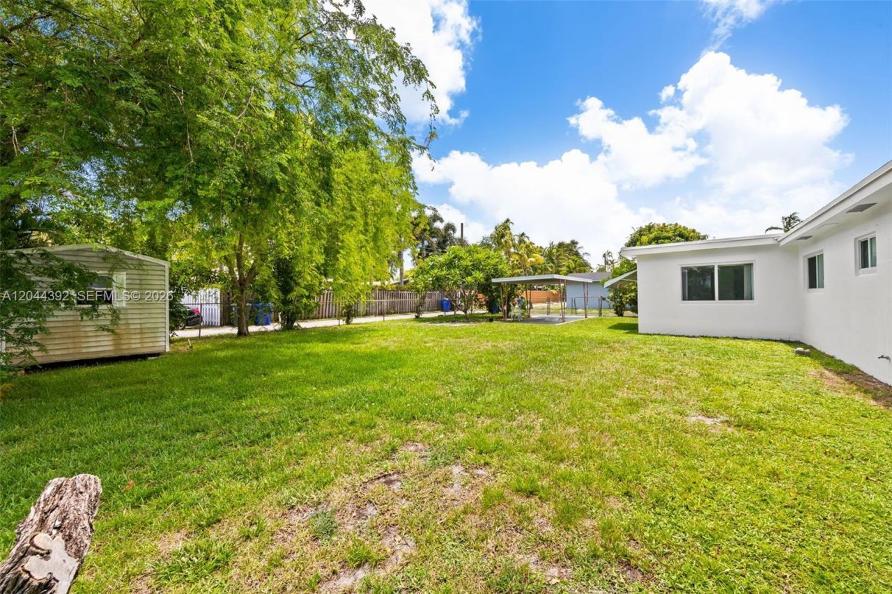 733 N Rainbow Dr , Hollywood, FL 33021 Photo