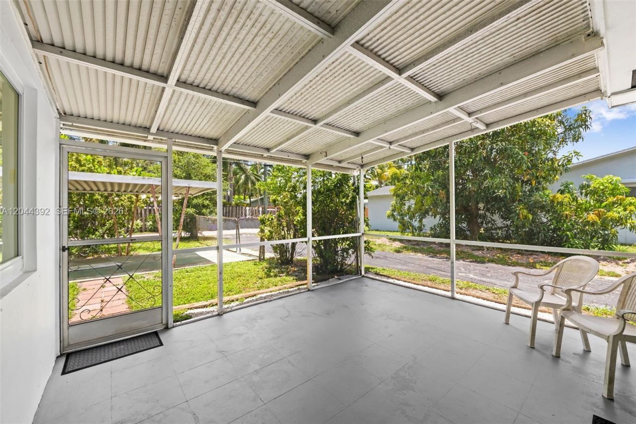 733 N Rainbow Dr , Hollywood, FL 33021 Photo