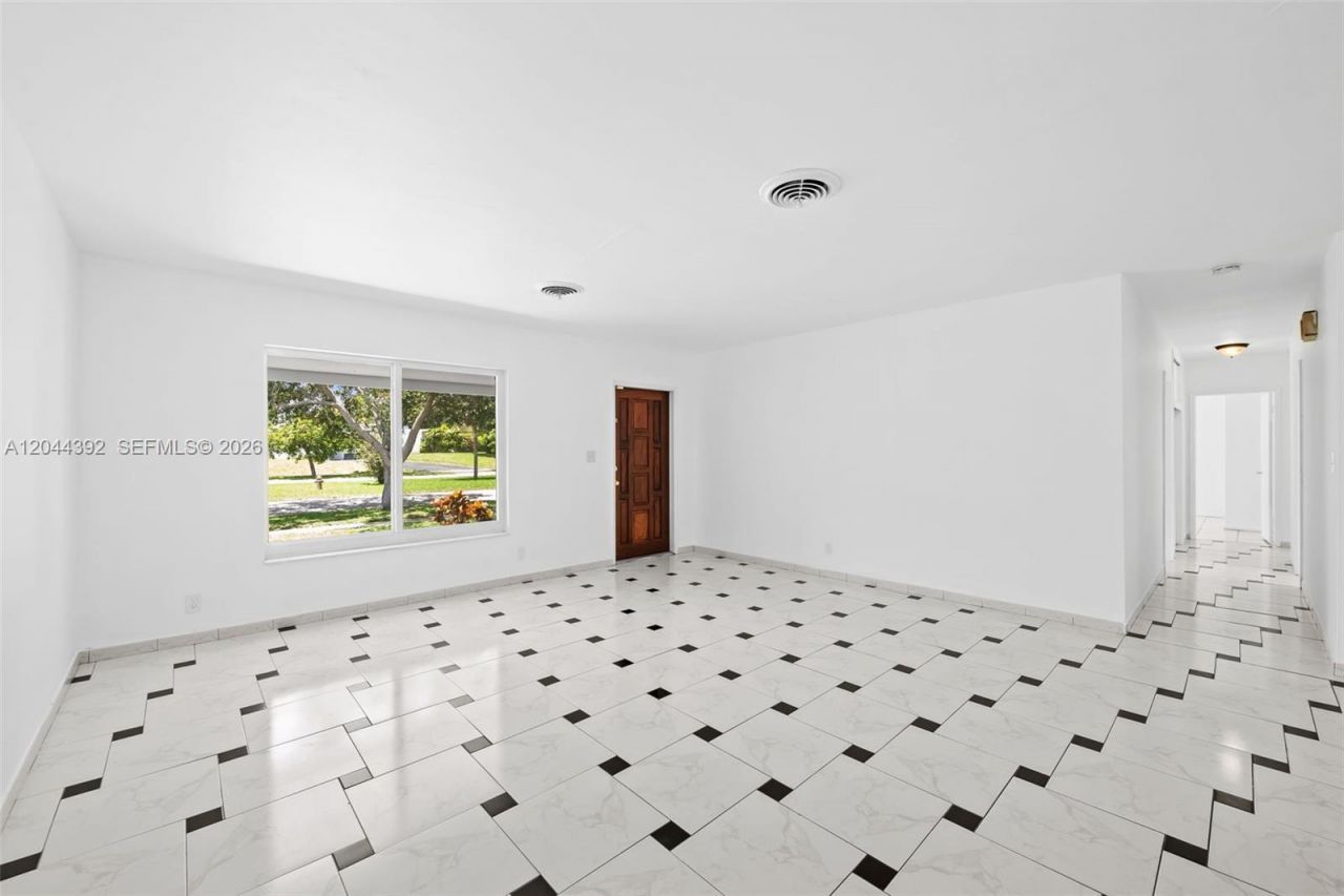 733 N Rainbow Dr , Hollywood, FL 33021 Photo