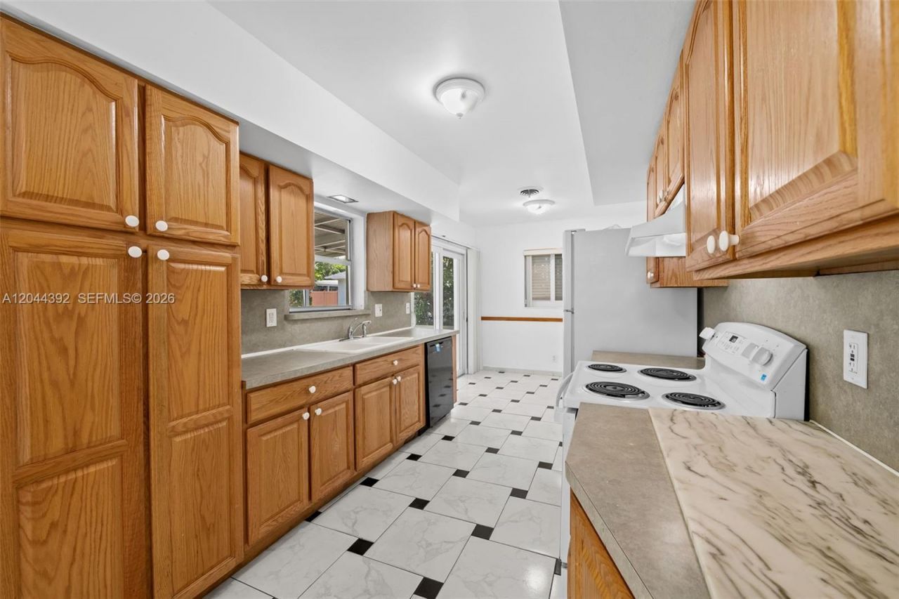733 N Rainbow Dr , Hollywood, FL 33021 Photo