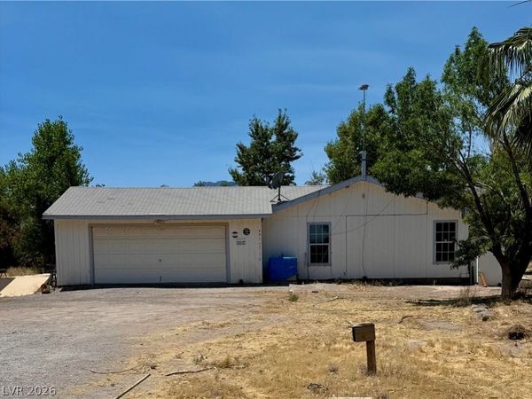 925 W Bettles Road , Amargosa Valley, NV 89020