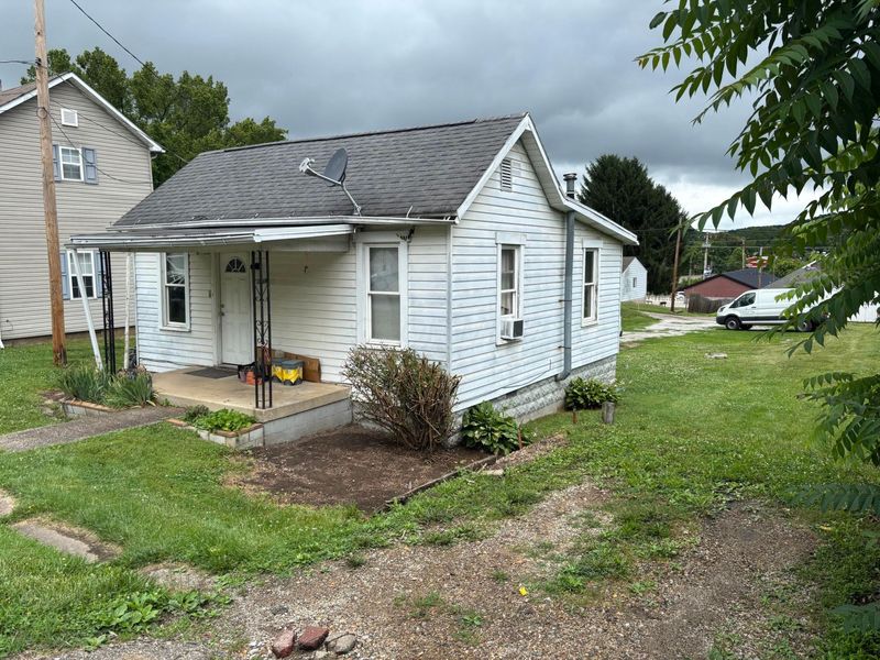 1368 Charles Street , Logan, OH 43138 Photo 4