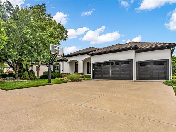 2421 NE Lake Breeze Drive, Lee's Summit, MO 64086