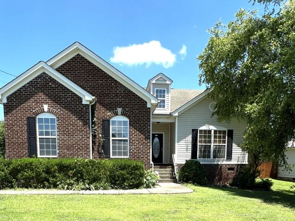 218 Cross Valley Dr , Columbia, TN 38401