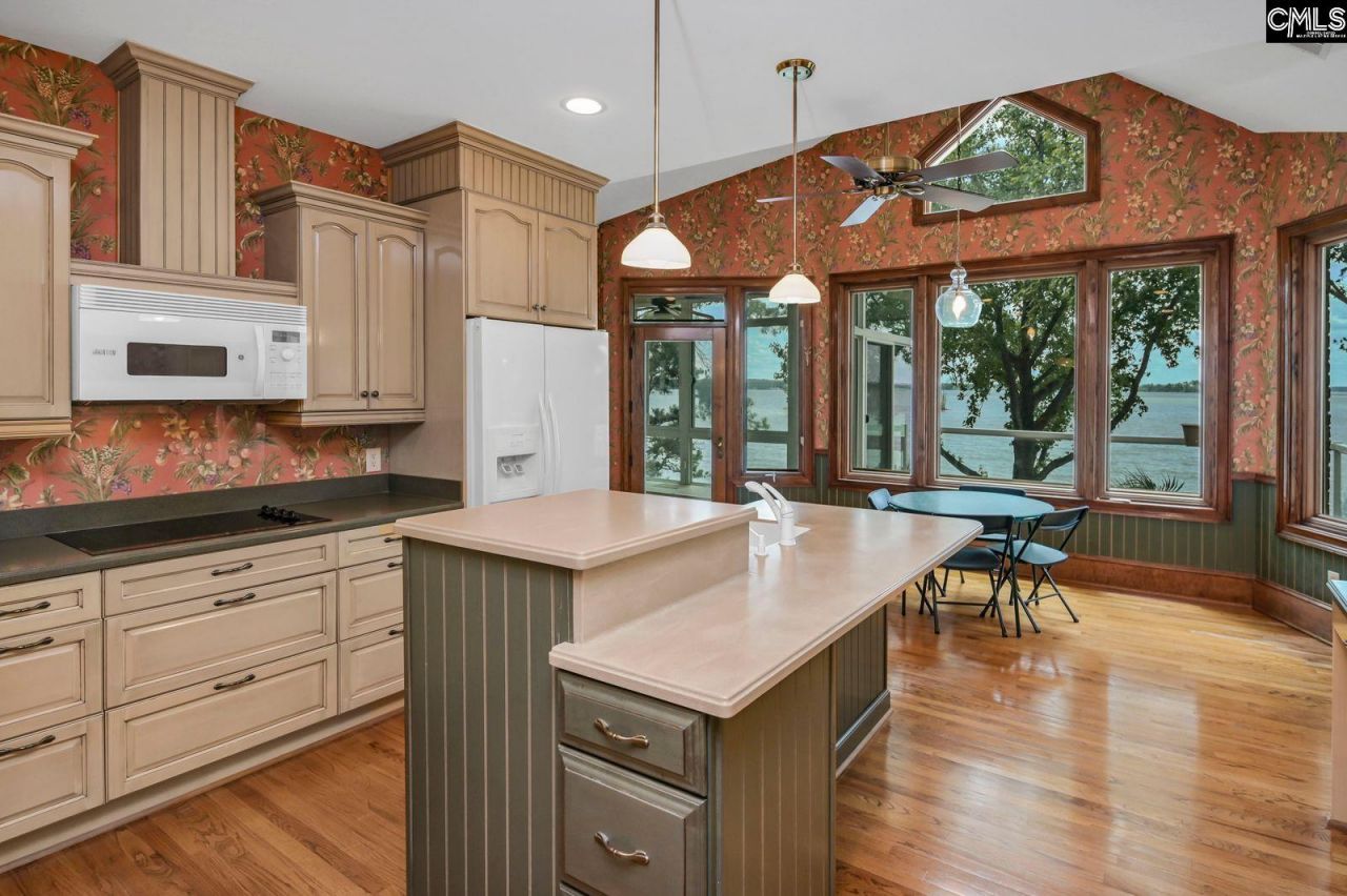 641 Timberlake Drive  Photo 32