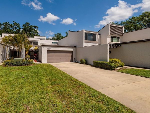 4207 FAIRWAY RUN , TAMPA, FL 33618