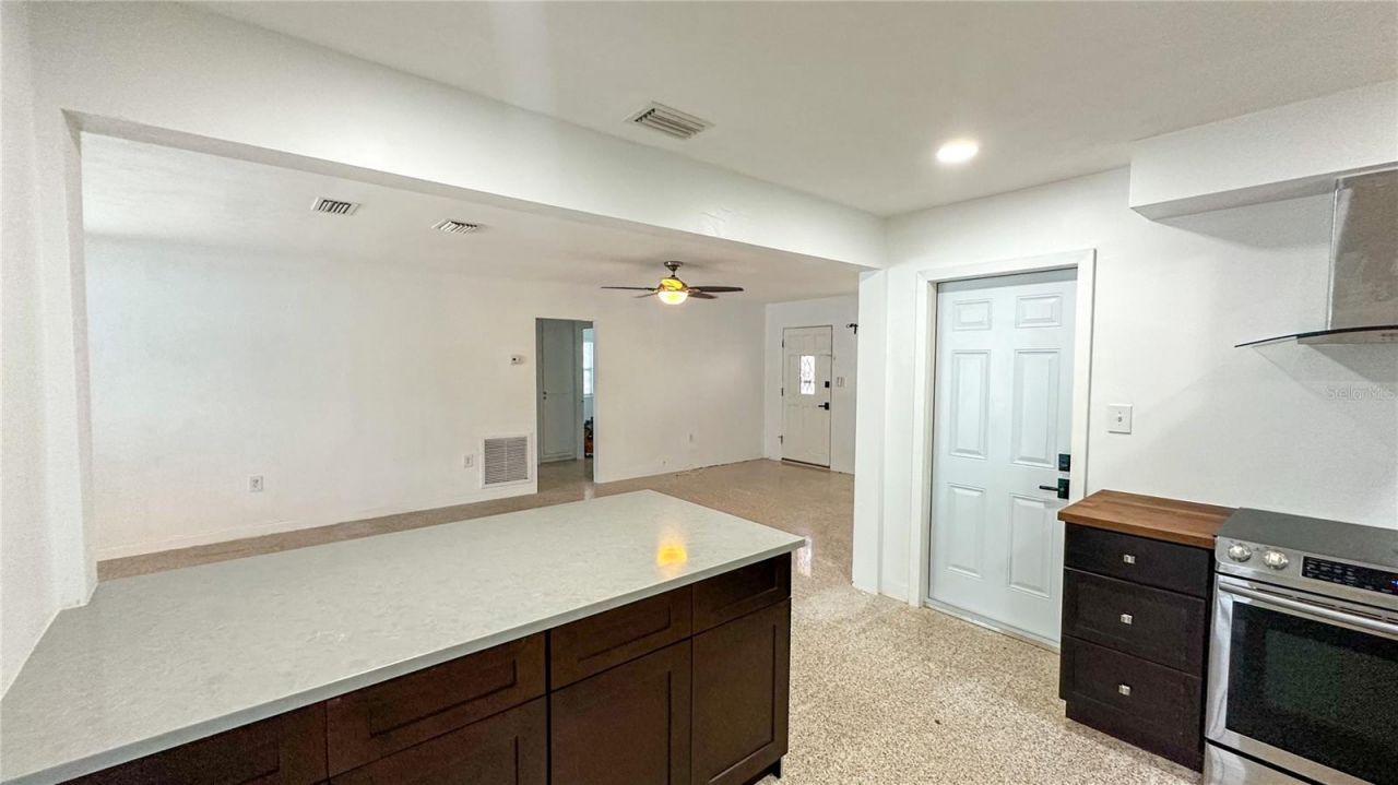 701 52nd Avenue S, Saint Petersburg, FL 33705 Photo
