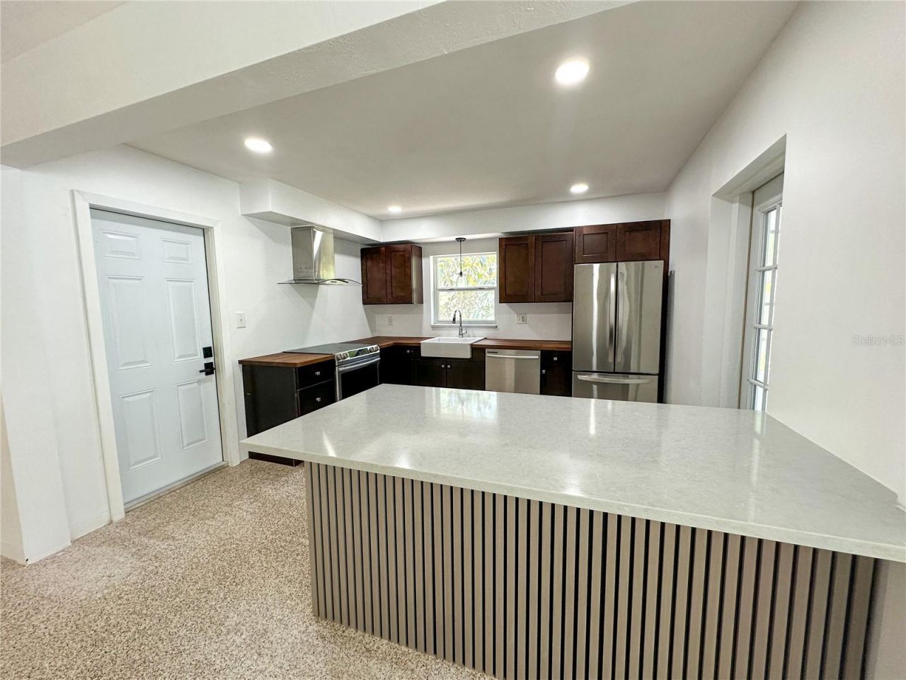 701 52nd Avenue S, Saint Petersburg, FL 33705 Photo