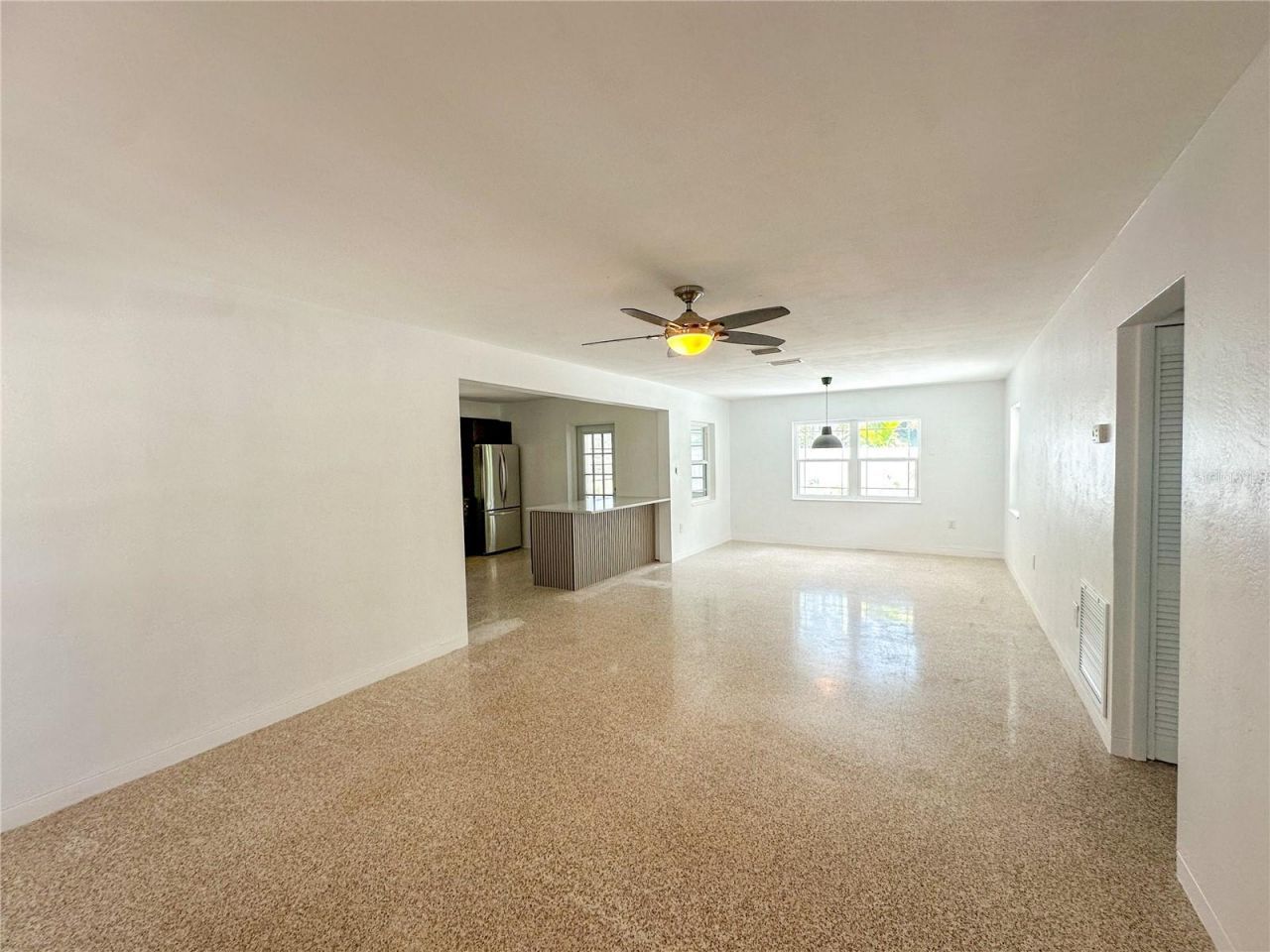 701 52nd Avenue S, Saint Petersburg, FL 33705 Photo
