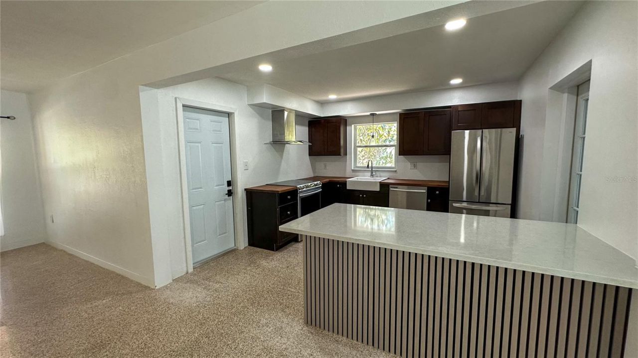 701 52nd Avenue S, Saint Petersburg, FL 33705 Photo