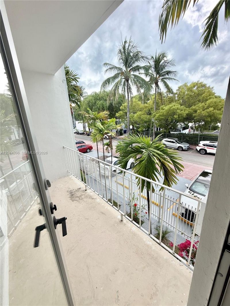 641 Espanola Way, Unit 17, Miami Beach, FL 33139 Photo