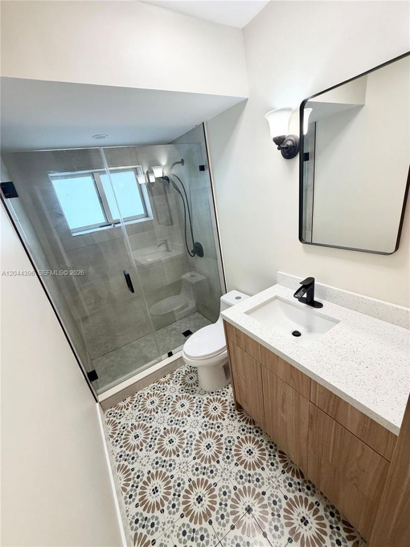 641 Espanola Way, Unit 17, Miami Beach, FL 33139 Photo