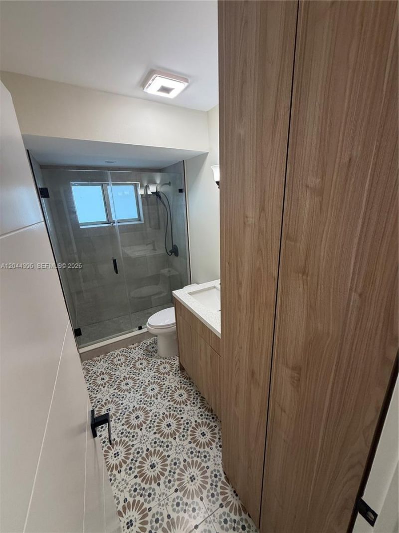 641 Espanola Way, Unit 17, Miami Beach, FL 33139 Photo