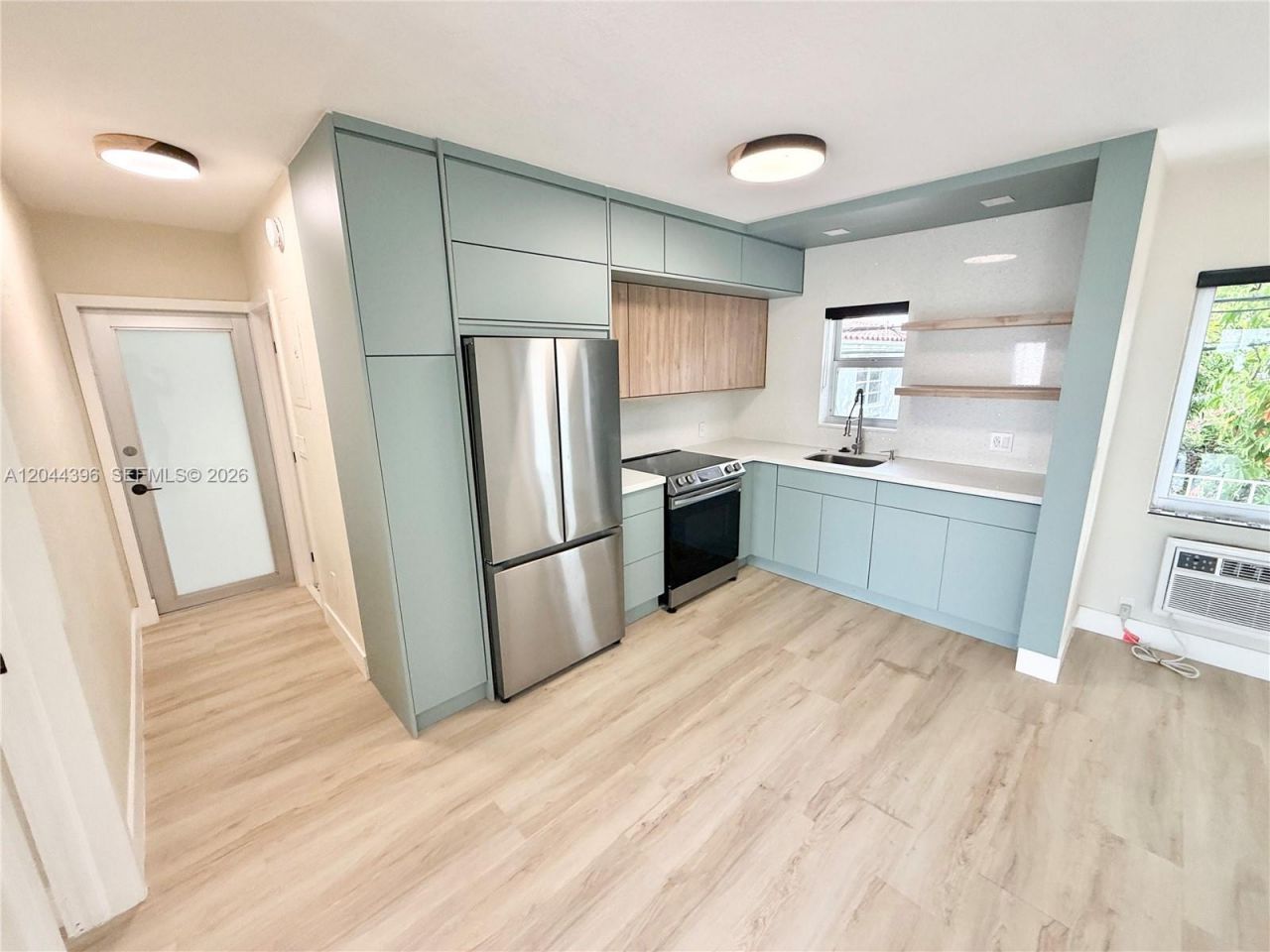 641 Espanola Way, Unit 17, Miami Beach, FL 33139 Photo