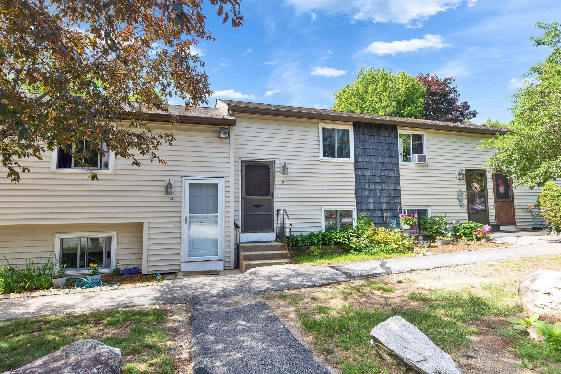 901 Mammoth Road, Unit 9, Manchester, NH 03104 Main Photo