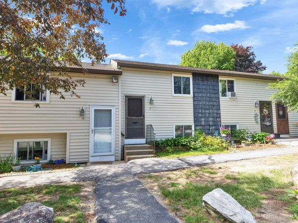 901 Mammoth Road, Unit 9, Manchester, NH 03104