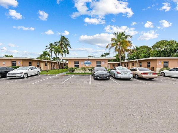 825 NW 10th Terrace, Unit 9, Fort Lauderdale, FL 33311