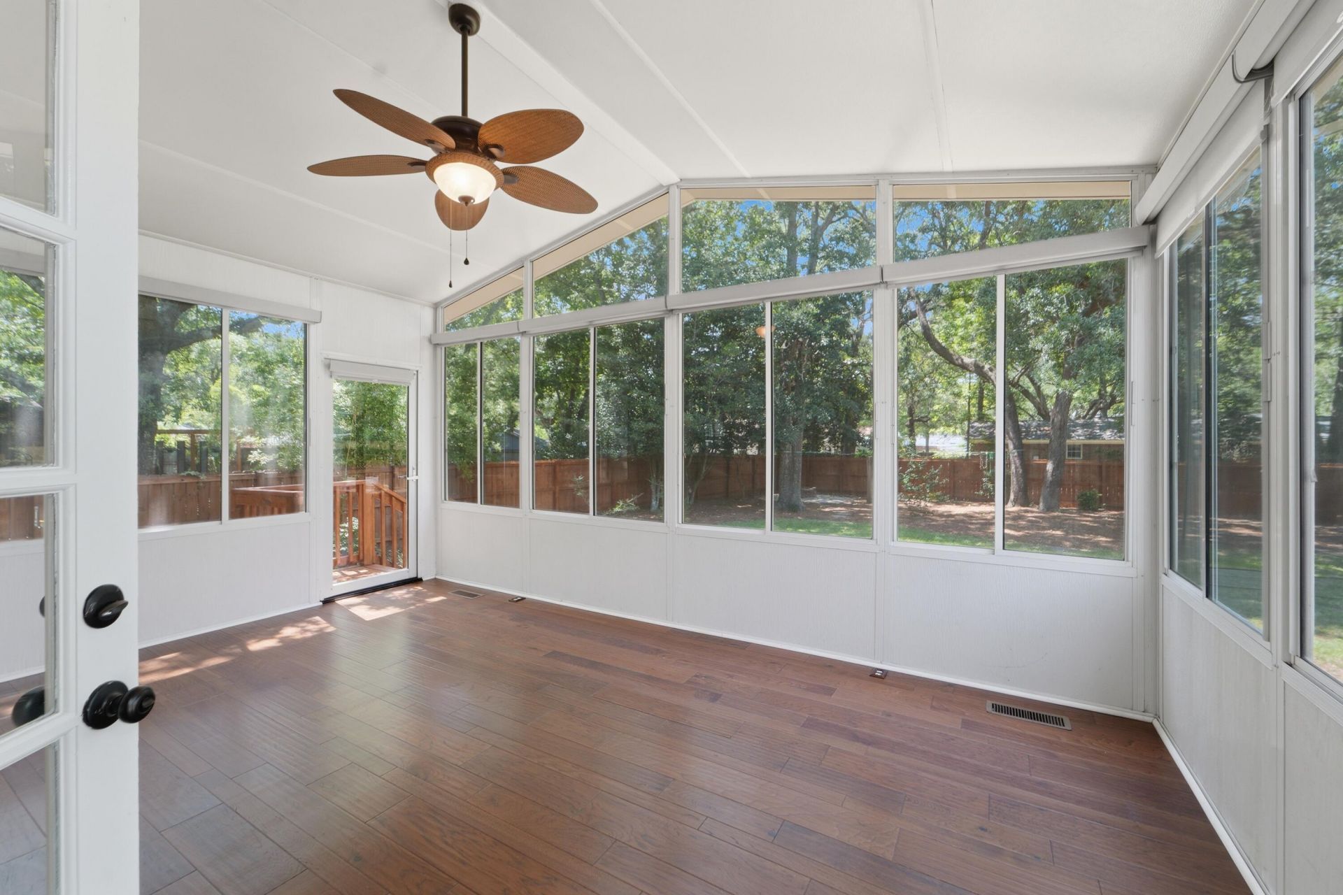 1249 Dearsley Court Photo 22