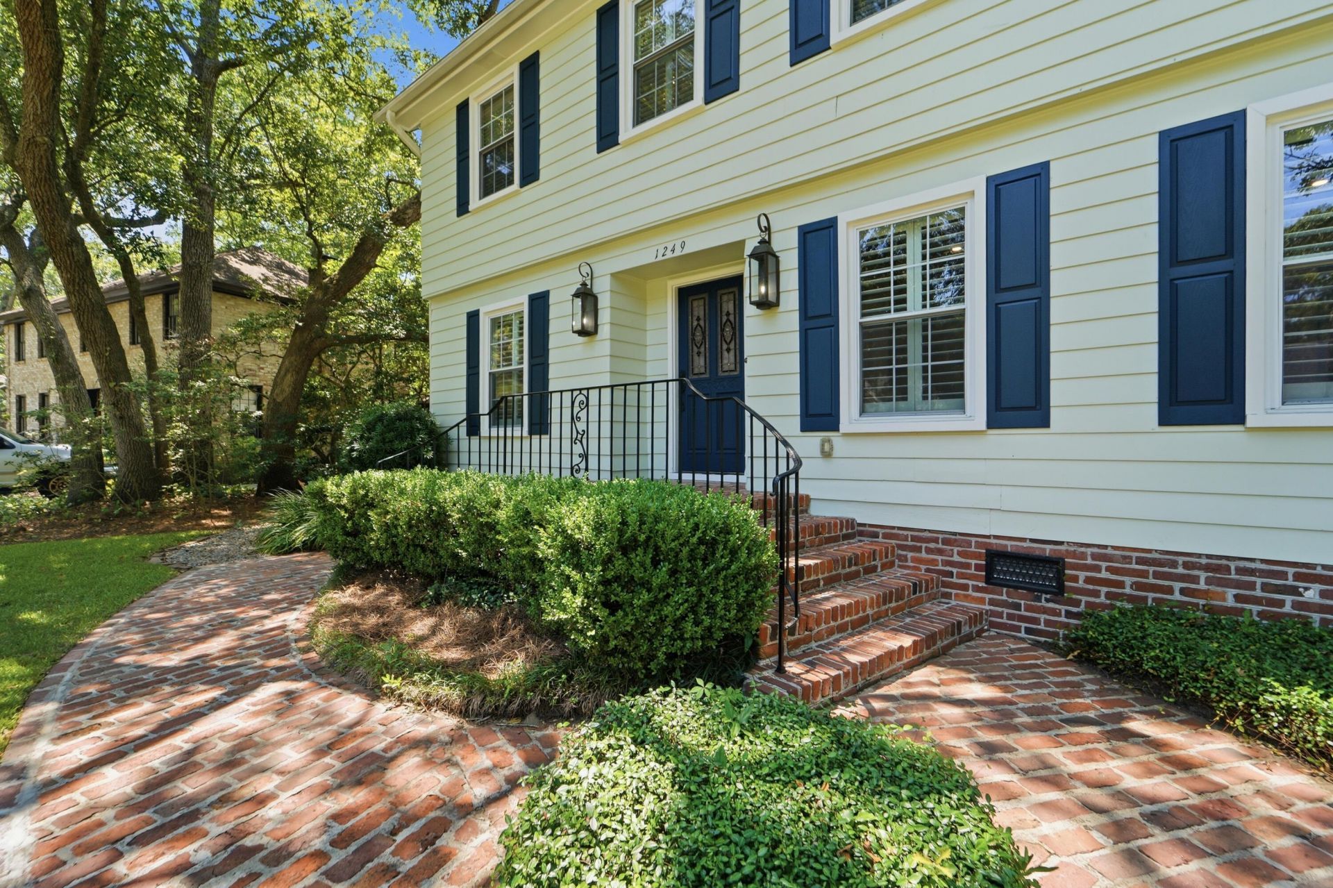 1249 Dearsley Court Photo 6