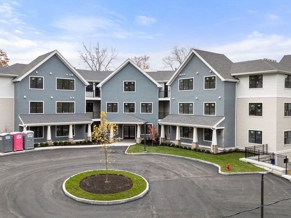 16 Stearns Rd, Unit 304, Wellesley, MA 02482