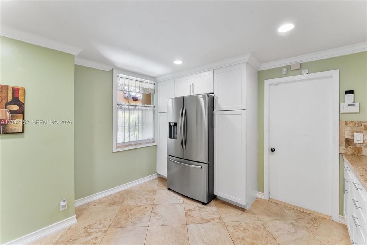 1552 Barcelona Way , Unit 6-19, Weston, FL 33327 Photo