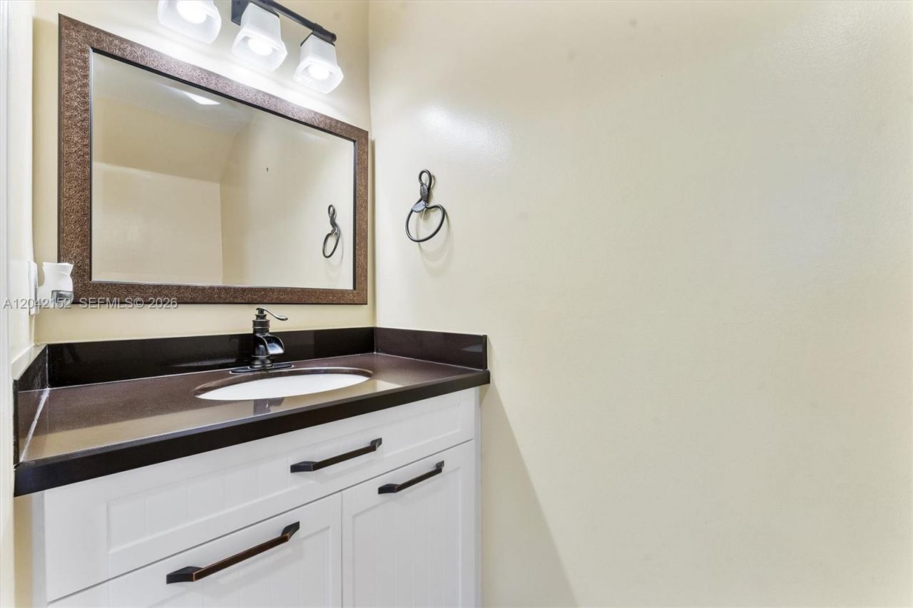 1552 Barcelona Way , Unit 6-19, Weston, FL 33327 Photo