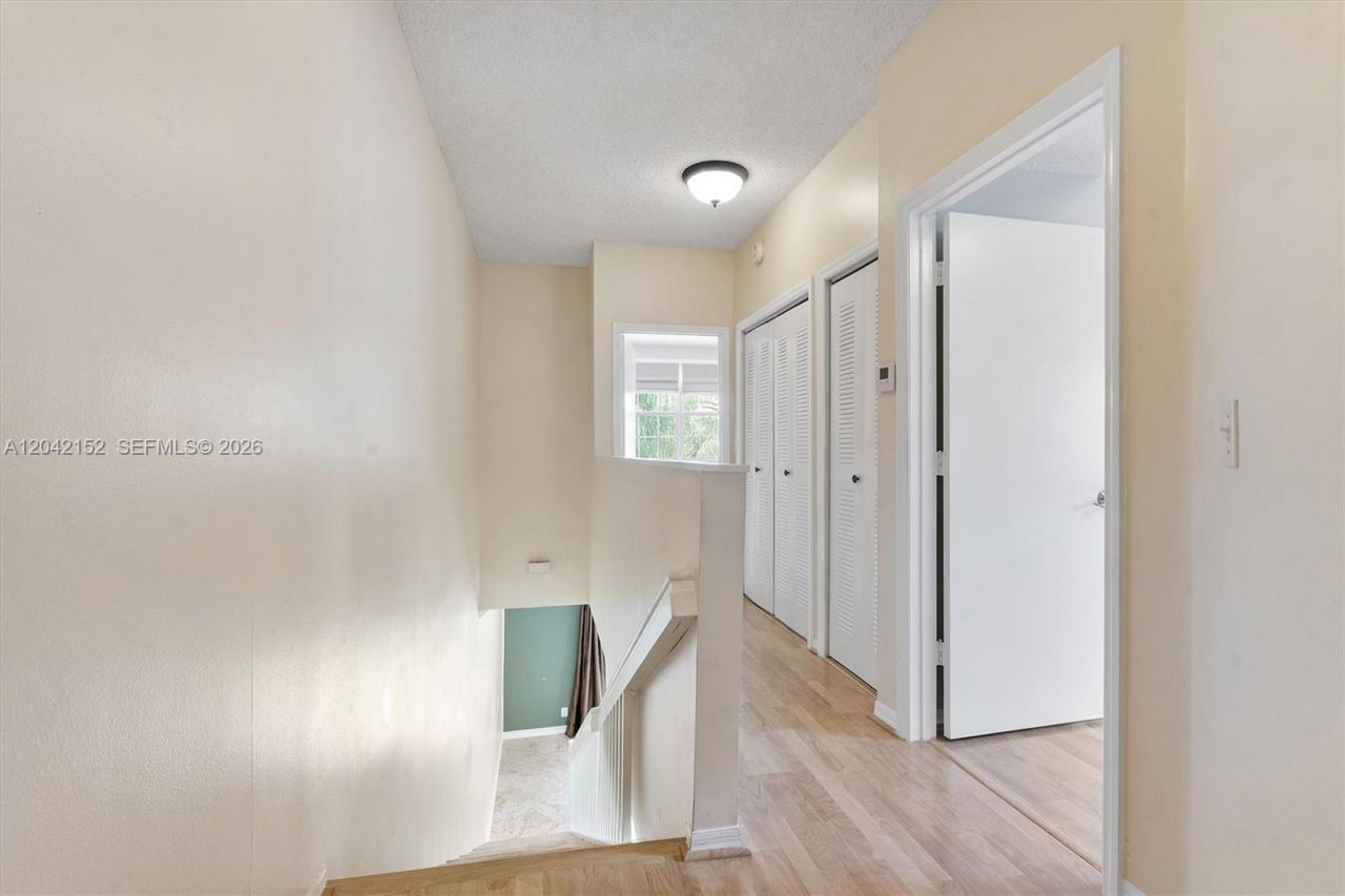 1552 Barcelona Way , Unit 6-19, Weston, FL 33327 Photo
