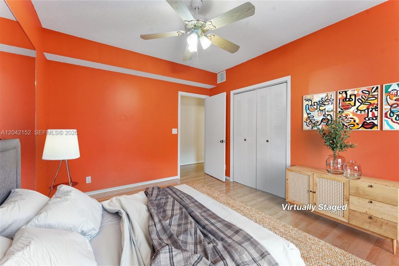 1552 Barcelona Way , Unit 6-19, Weston, FL 33327 Photo