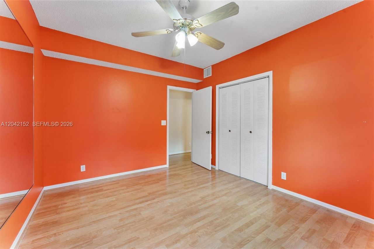1552 Barcelona Way , Unit 6-19, Weston, FL 33327 Photo