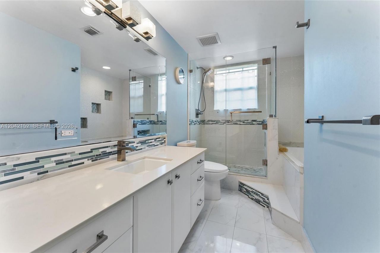 1552 Barcelona Way , Unit 6-19, Weston, FL 33327 Photo