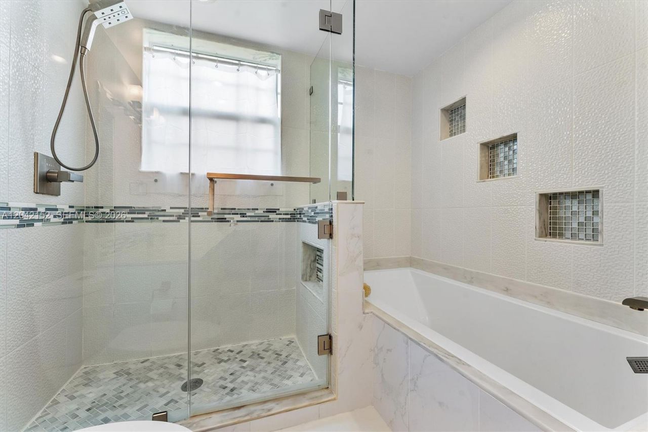 1552 Barcelona Way , Unit 6-19, Weston, FL 33327 Photo