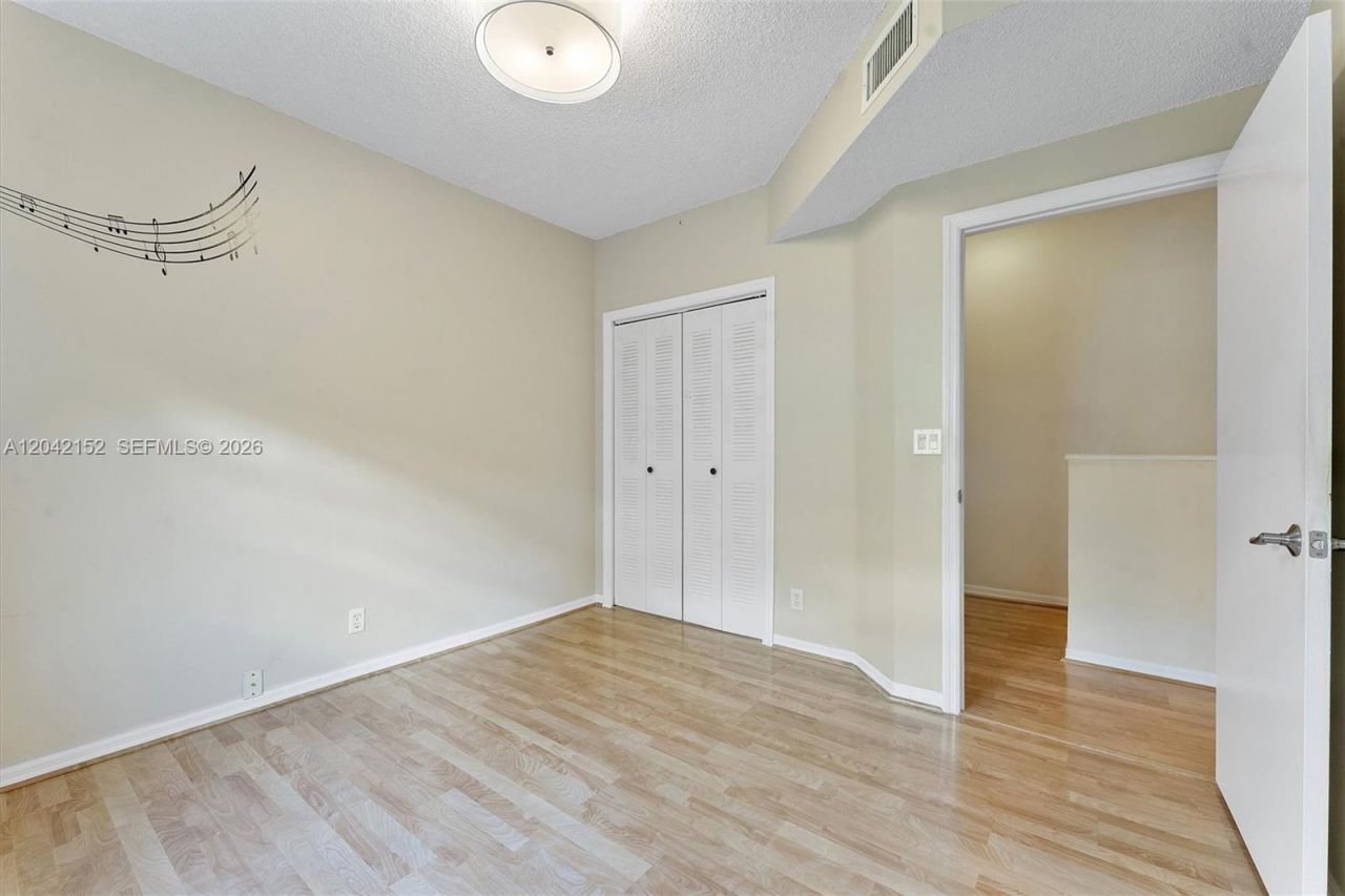 1552 Barcelona Way , Unit 6-19, Weston, FL 33327 Photo