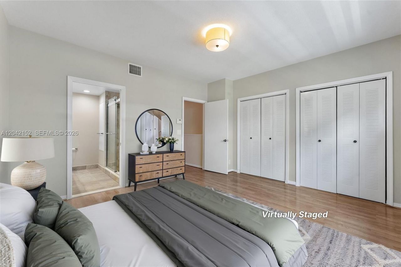 1552 Barcelona Way , Unit 6-19, Weston, FL 33327 Photo