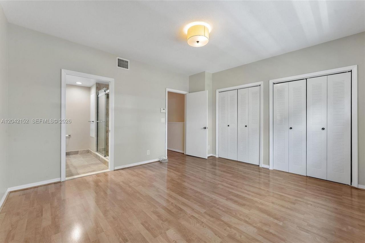 1552 Barcelona Way , Unit 6-19, Weston, FL 33327 Photo