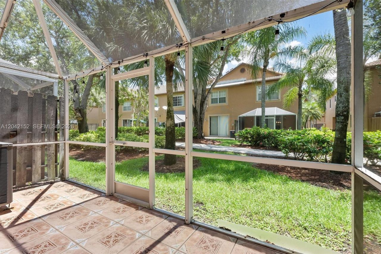 1552 Barcelona Way , Unit 6-19, Weston, FL 33327 Photo