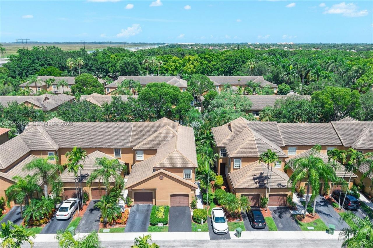 1552 Barcelona Way , Unit 6-19, Weston, FL 33327 Photo