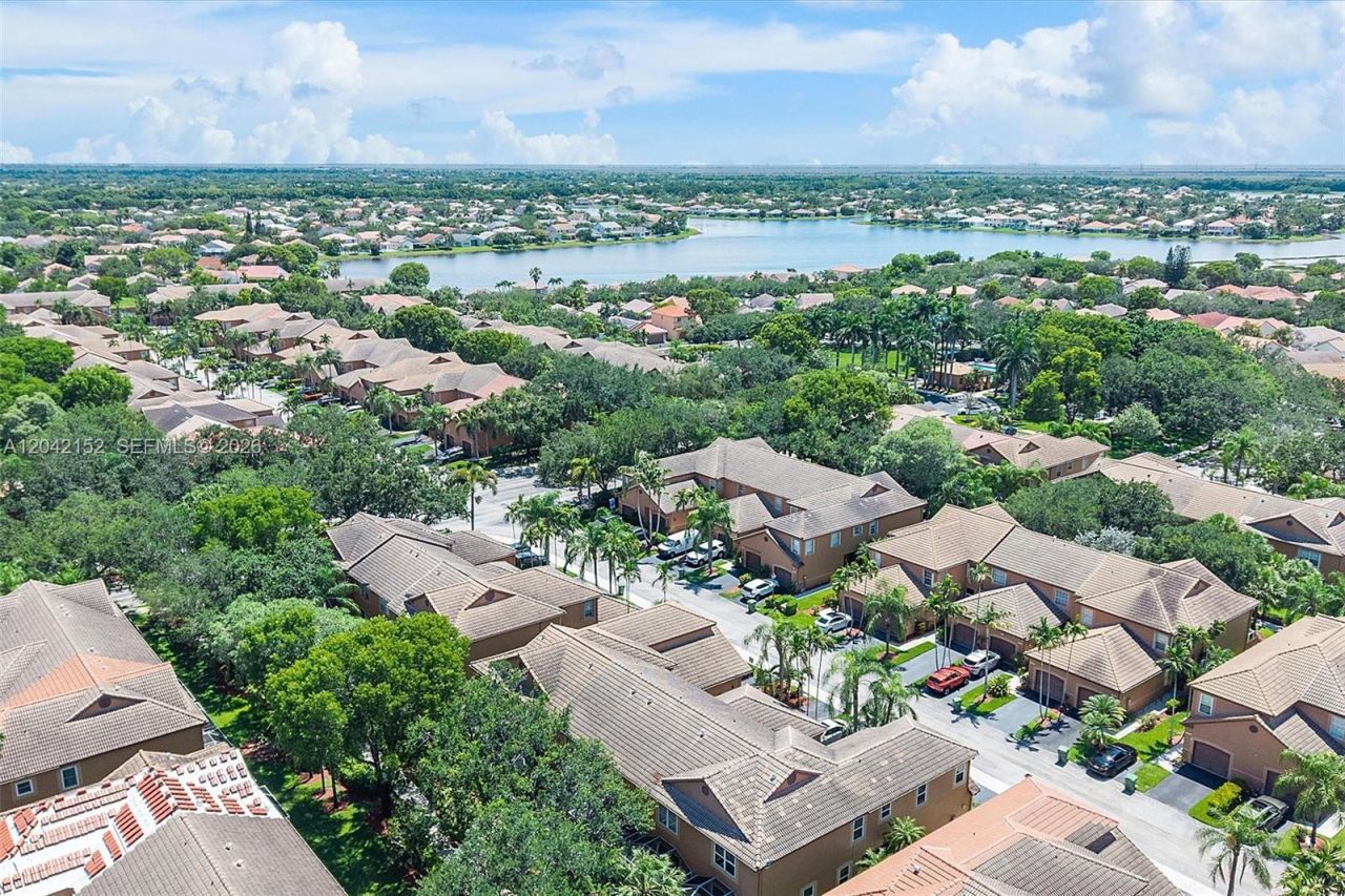 1552 Barcelona Way , Unit 6-19, Weston, FL 33327 Photo