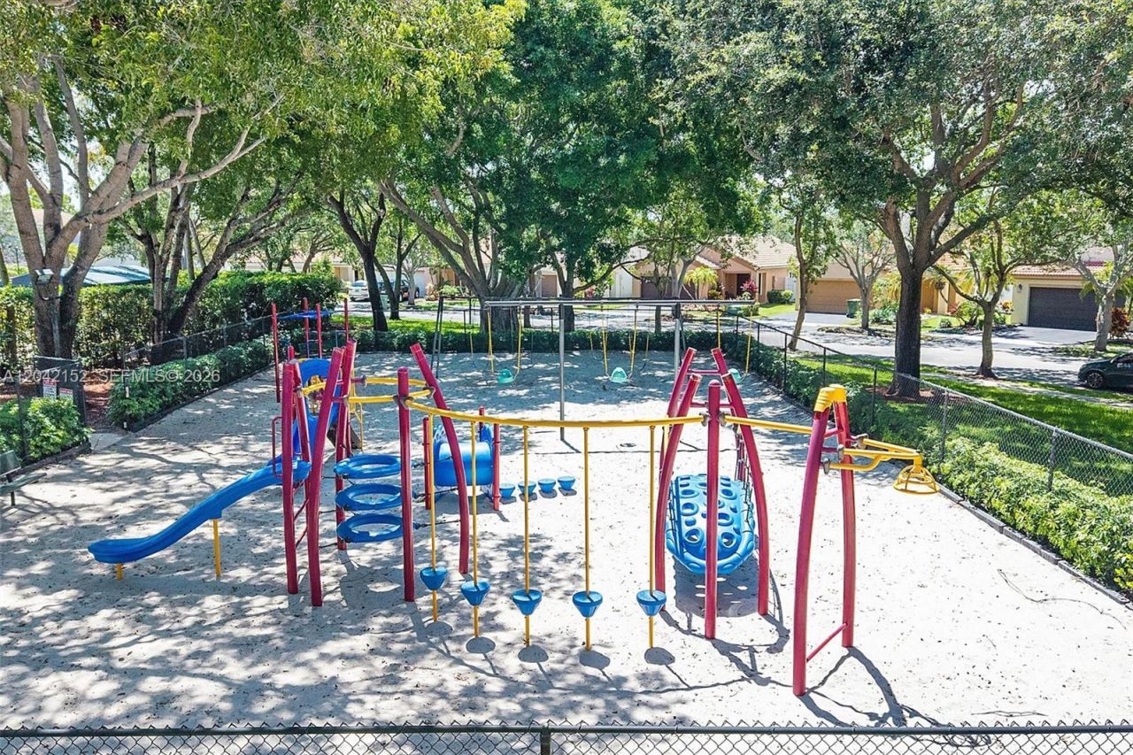 1552 Barcelona Way , Unit 6-19, Weston, FL 33327 Photo