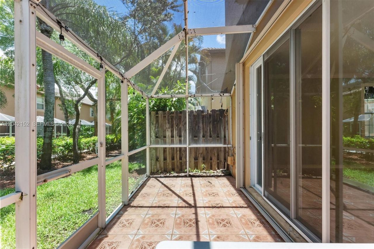 1552 Barcelona Way , Unit 6-19, Weston, FL 33327 Photo