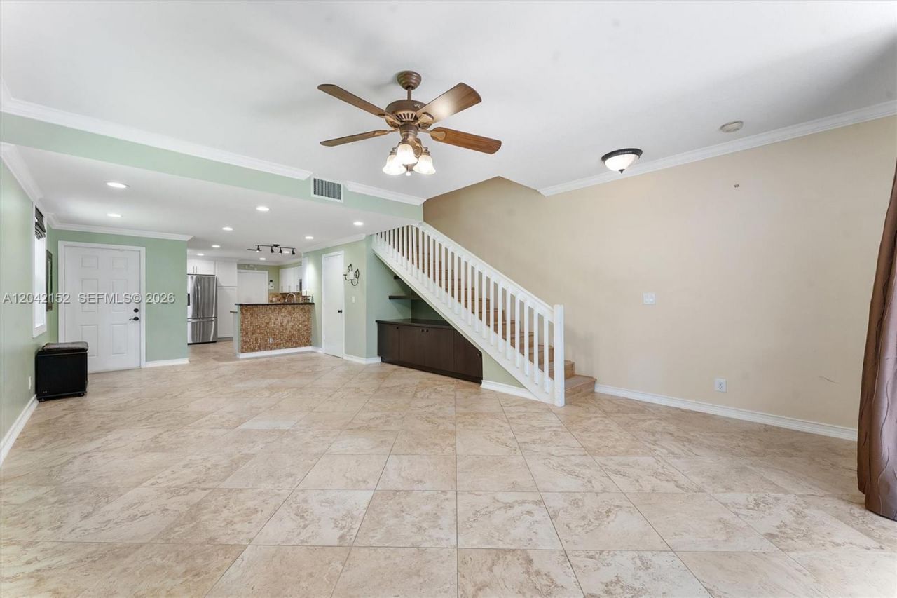 1552 Barcelona Way , Unit 6-19, Weston, FL 33327 Photo