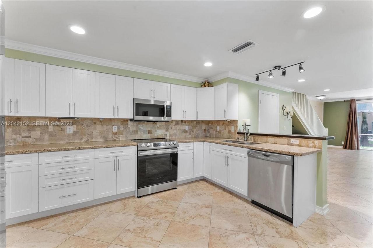 1552 Barcelona Way , Unit 6-19, Weston, FL 33327 Photo