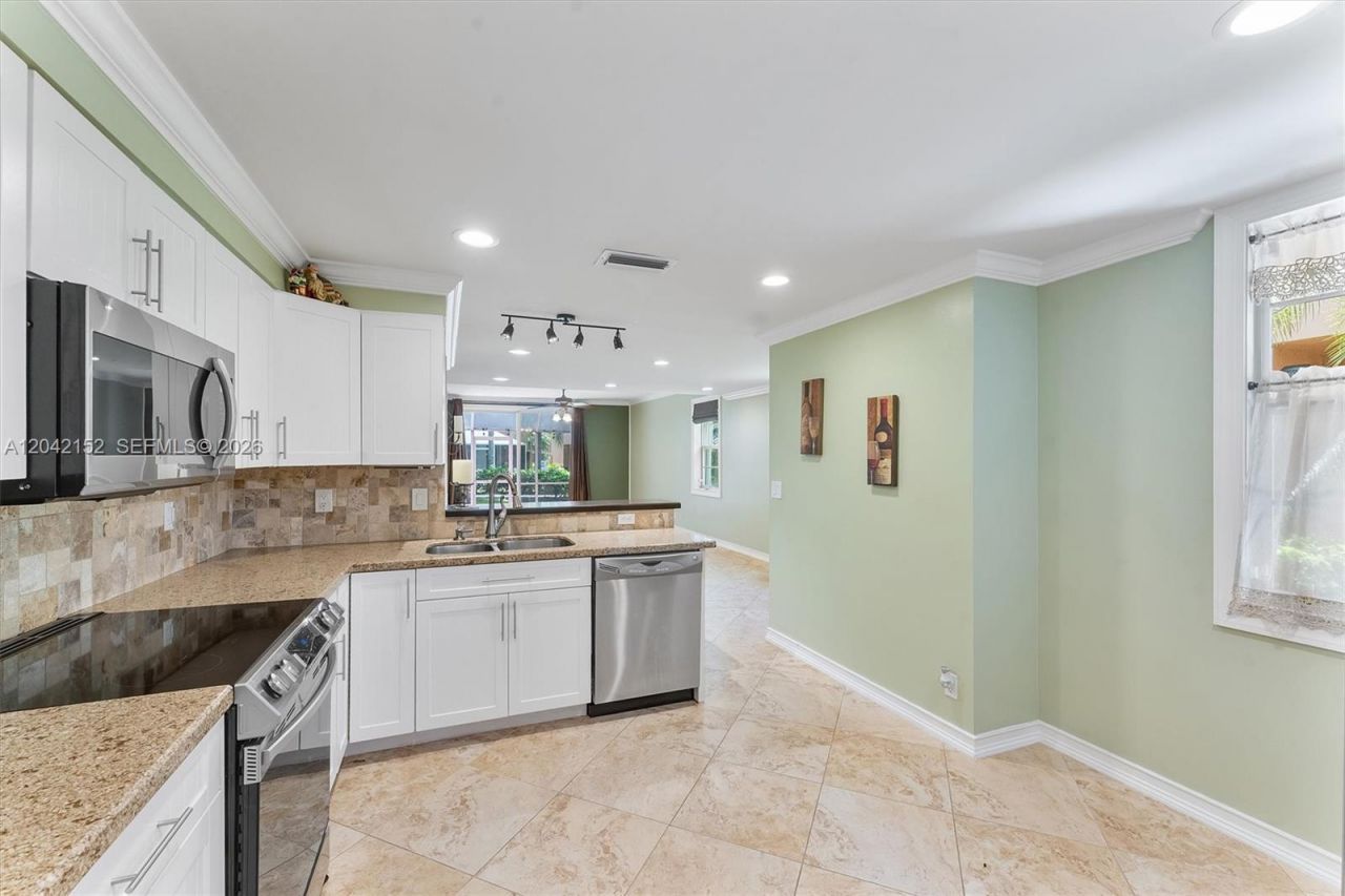 1552 Barcelona Way , Unit 6-19, Weston, FL 33327 Photo